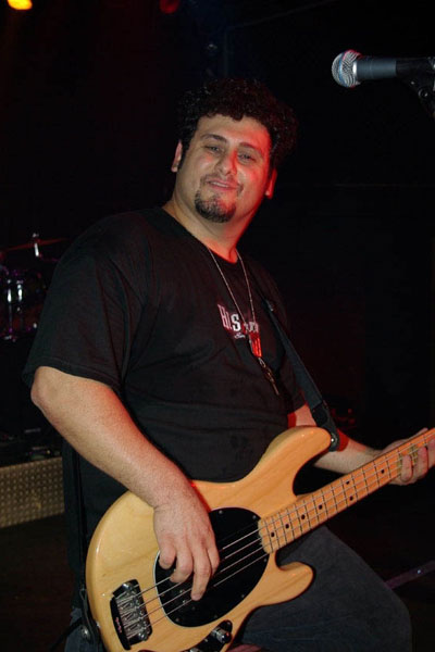 Julian Simonelli - Bassist