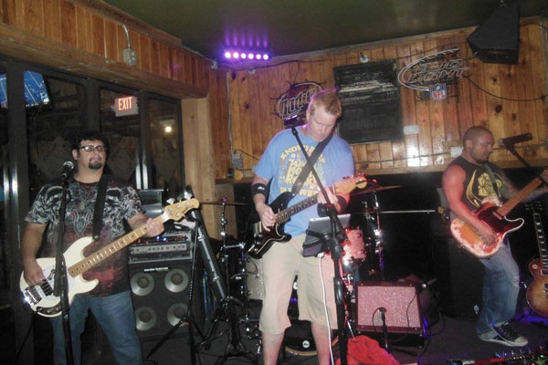 Julian Simonelli - Bassist