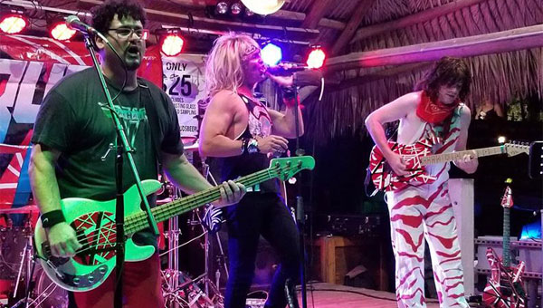 Julian Simonelli - Bassist