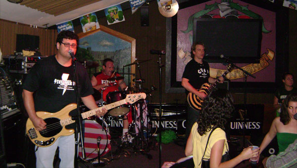 Julian Simonelli - Bassist