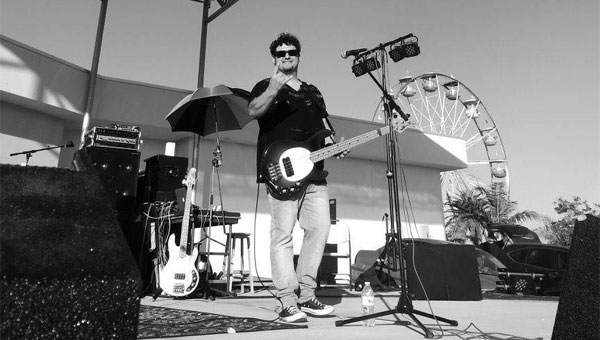 Julian Simonelli - Bassist