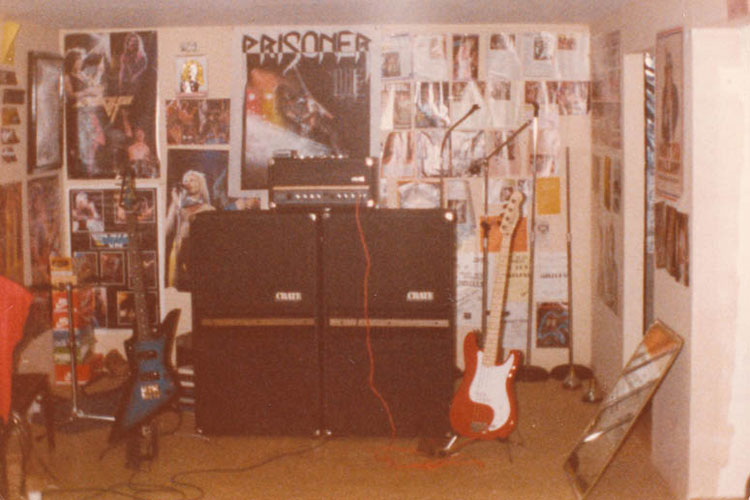 Julian Simonelli - Bassist