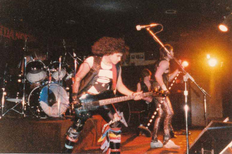 Julian Simonelli - Bassist