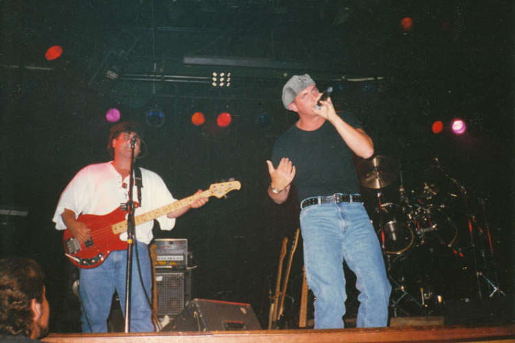 Julian Simonelli - Bassist