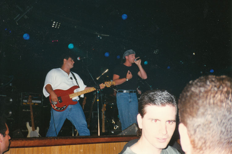 Julian Simonelli - Bassist