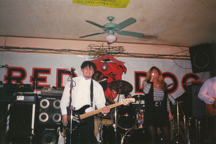 Julian Simonelli - Bassist