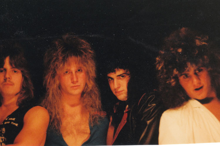 Julian Simonelli - Bassist