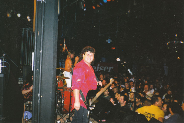 Julian Simonelli - Bassist