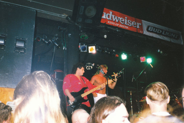 Julian Simonelli - Bassist