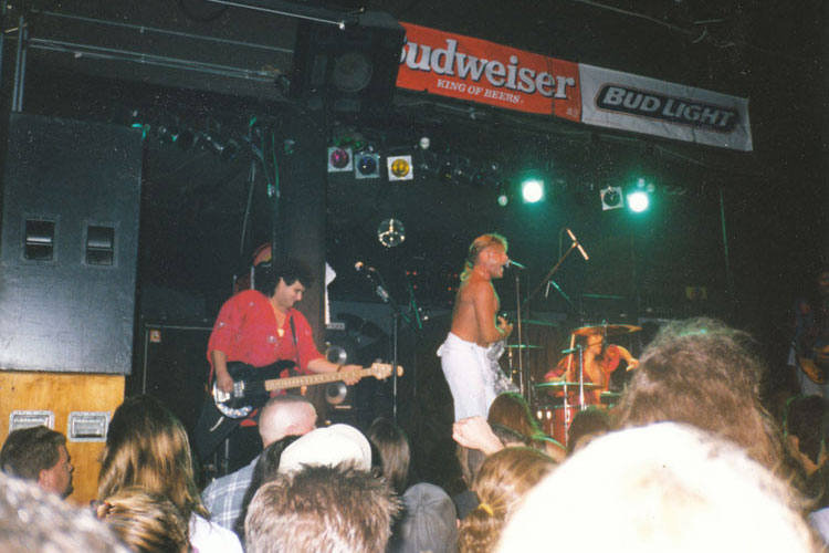 Julian Simonelli - Bassist