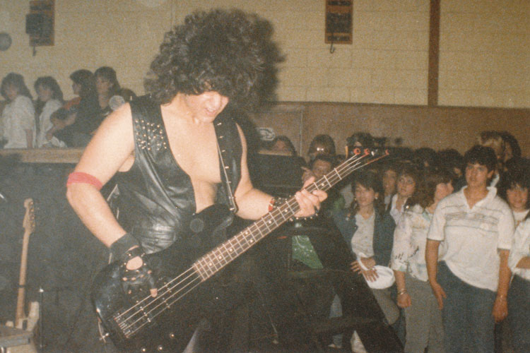 Julian Simonelli - Bassist