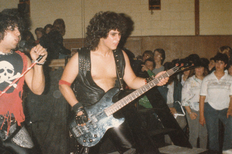 Julian Simonelli - Bassist