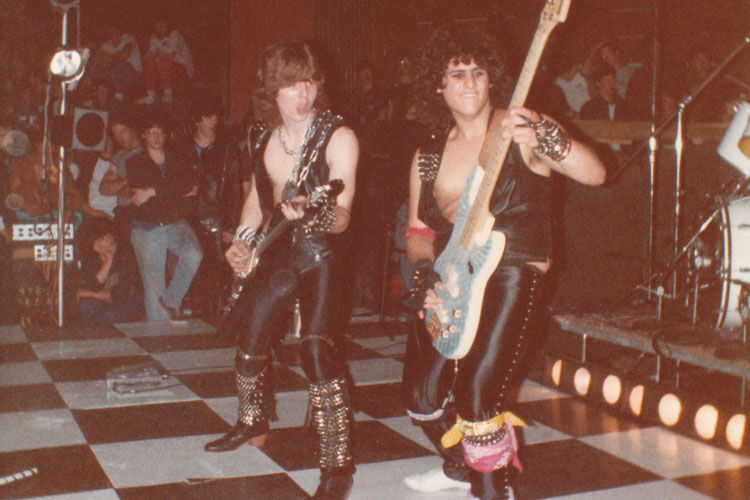 Julian Simonelli - Bassist