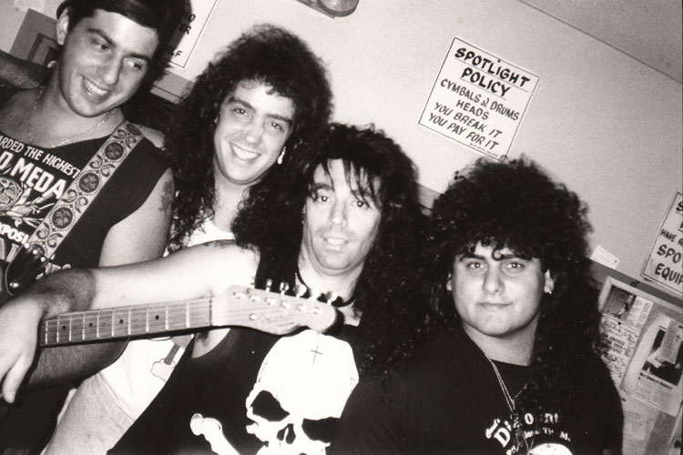 Julian Simonelli - Bassist