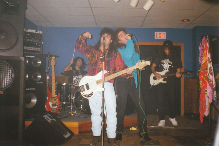 Julian Simonelli - Bassist