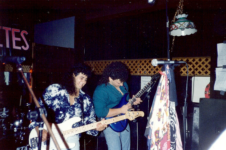 Julian Simonelli - Bassist