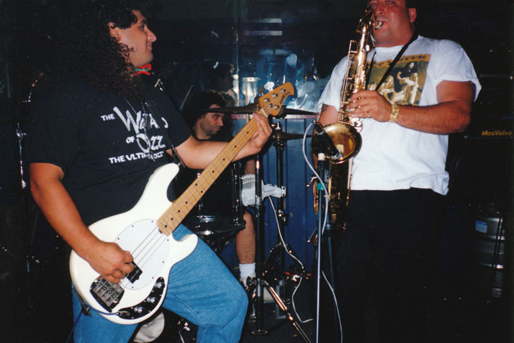 Julian Simonelli - Bassist