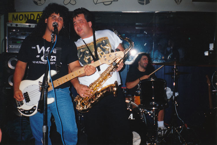 Julian Simonelli - Bassist