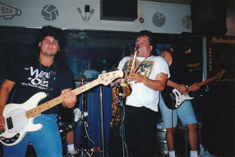 Julian Simonelli - Bassist