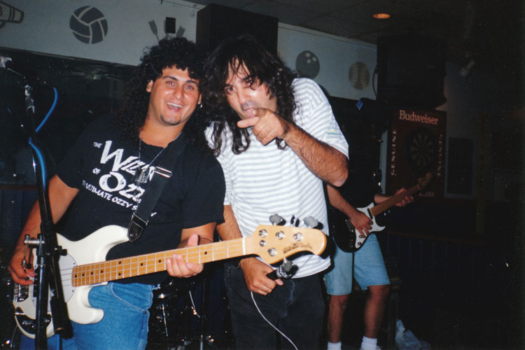 Julian Simonelli - Bassist