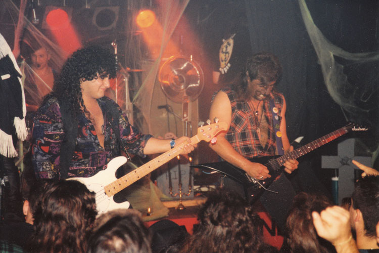 Julian Simonelli - Bassist