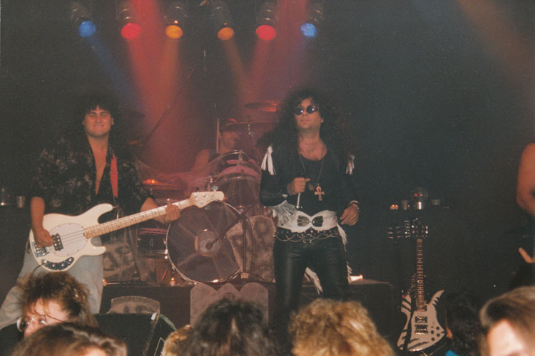 Julian Simonelli - Bassist