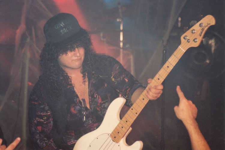 Julian Simonelli - Bassist