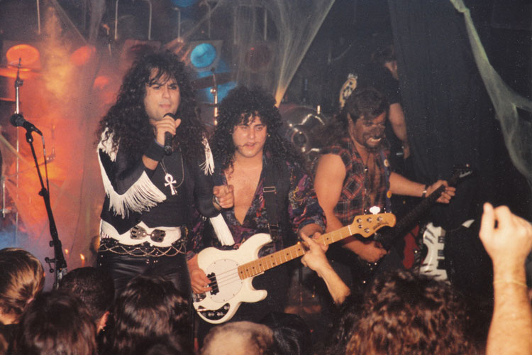 Julian Simonelli - Bassist