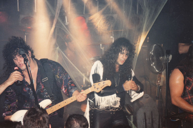 Julian Simonelli - Bassist