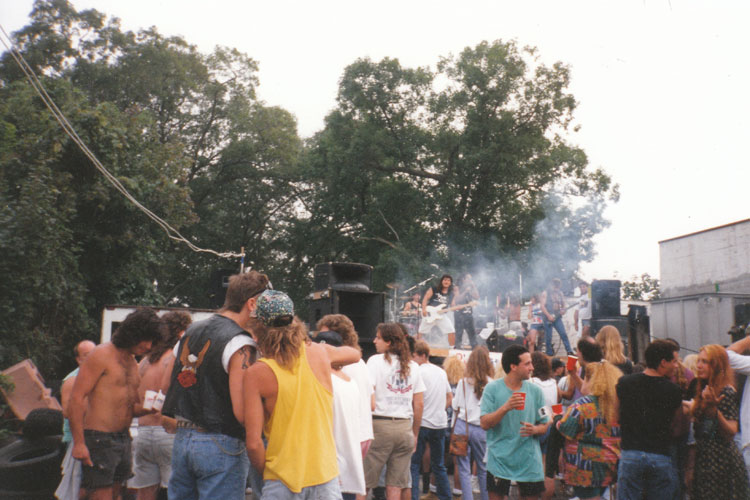 Julian Simonelli - Bassist