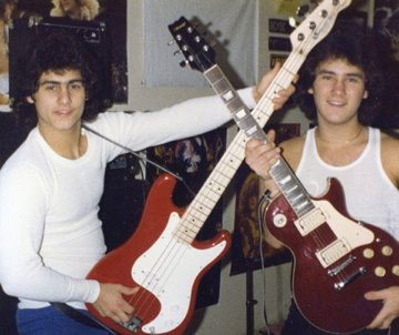 Julian Simonelli - Bassist