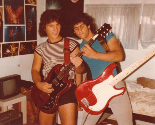 Julian Simonelli - Bassist